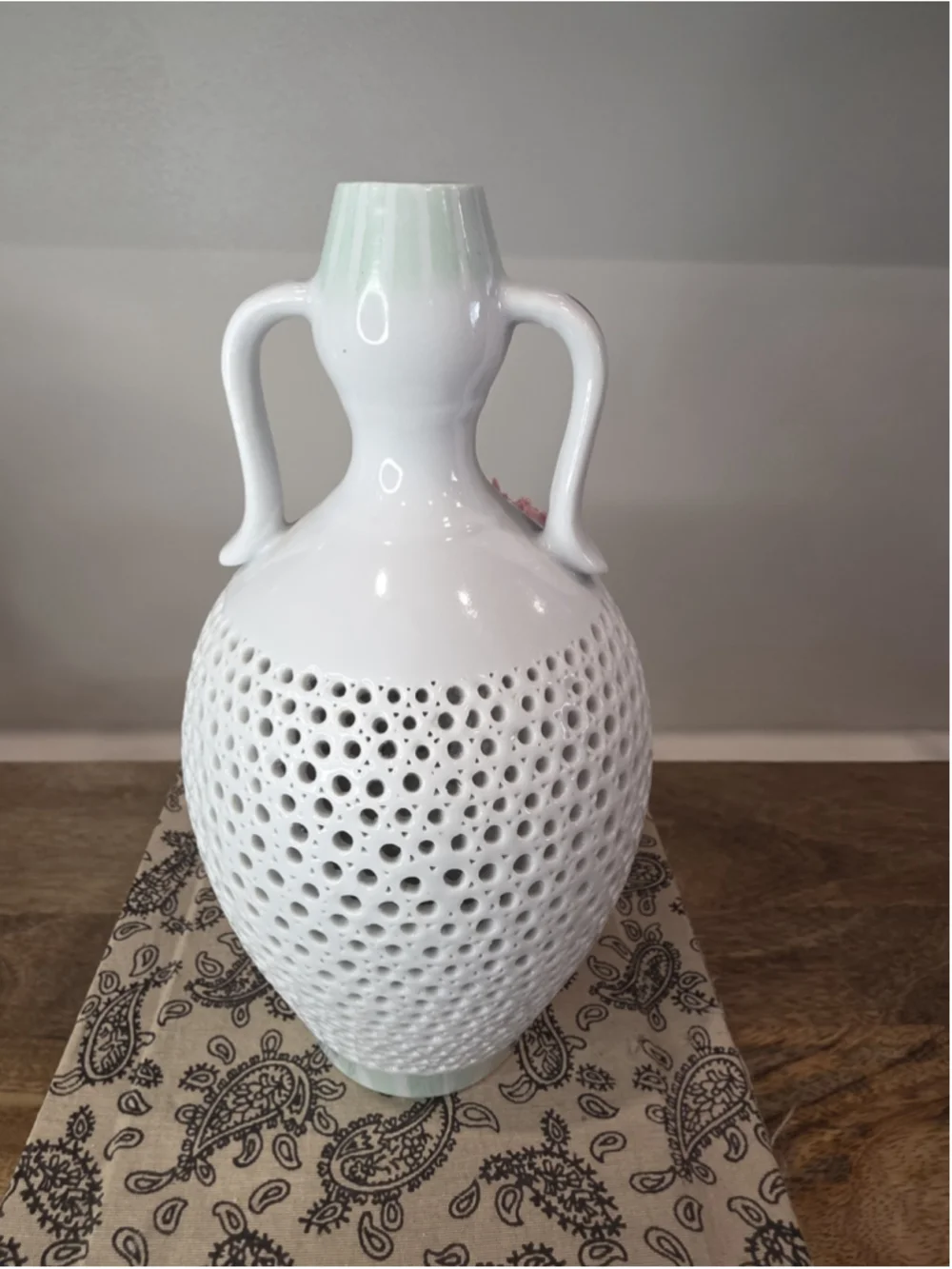 VTG Reticulated Porcelain Double Handle Floral Vase Pink Flowers Boxed 7